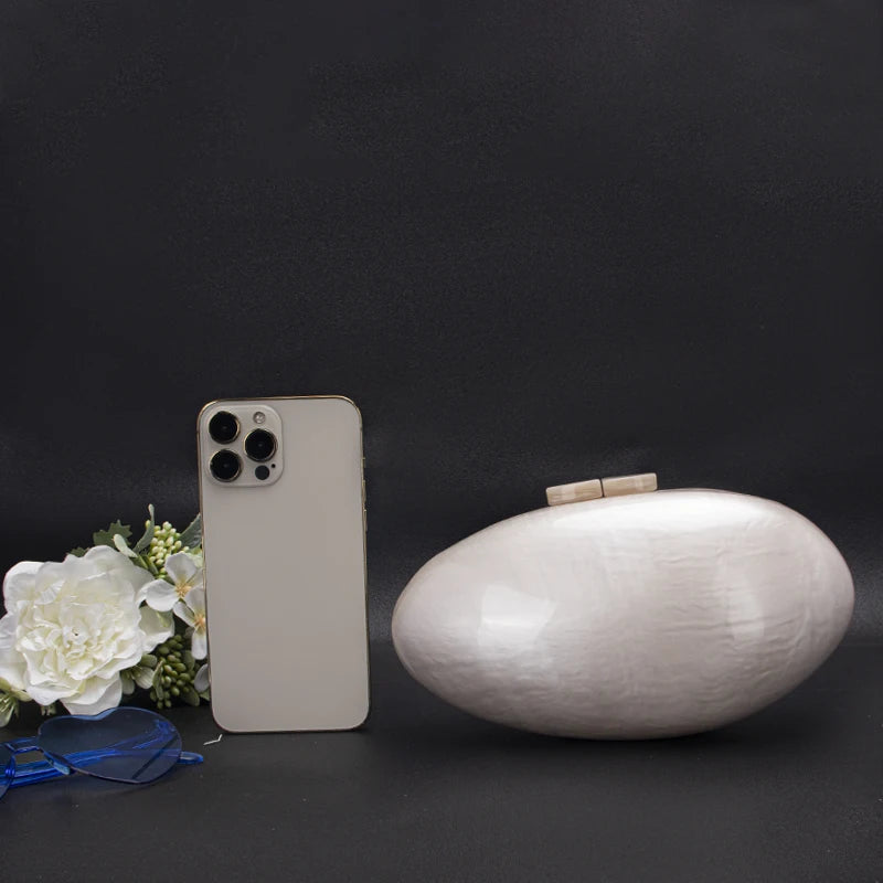 Luxurious Pearl Shell Shaped Evening Clutch Bag